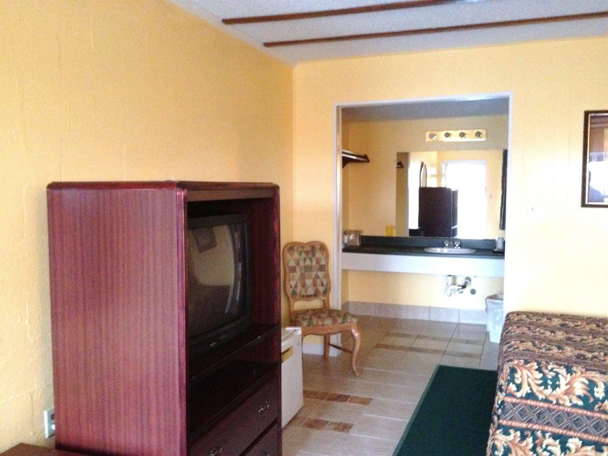 Holiday Motel Hugo Extérieur photo