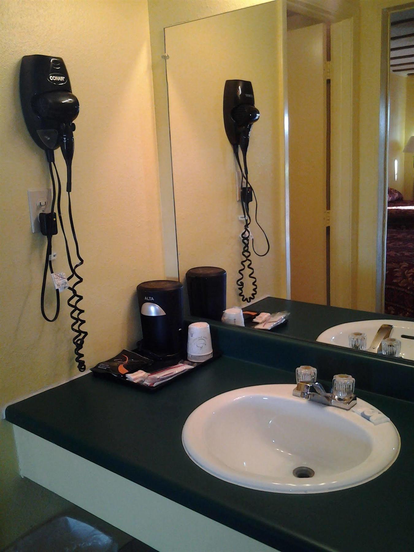 Holiday Motel Hugo Extérieur photo