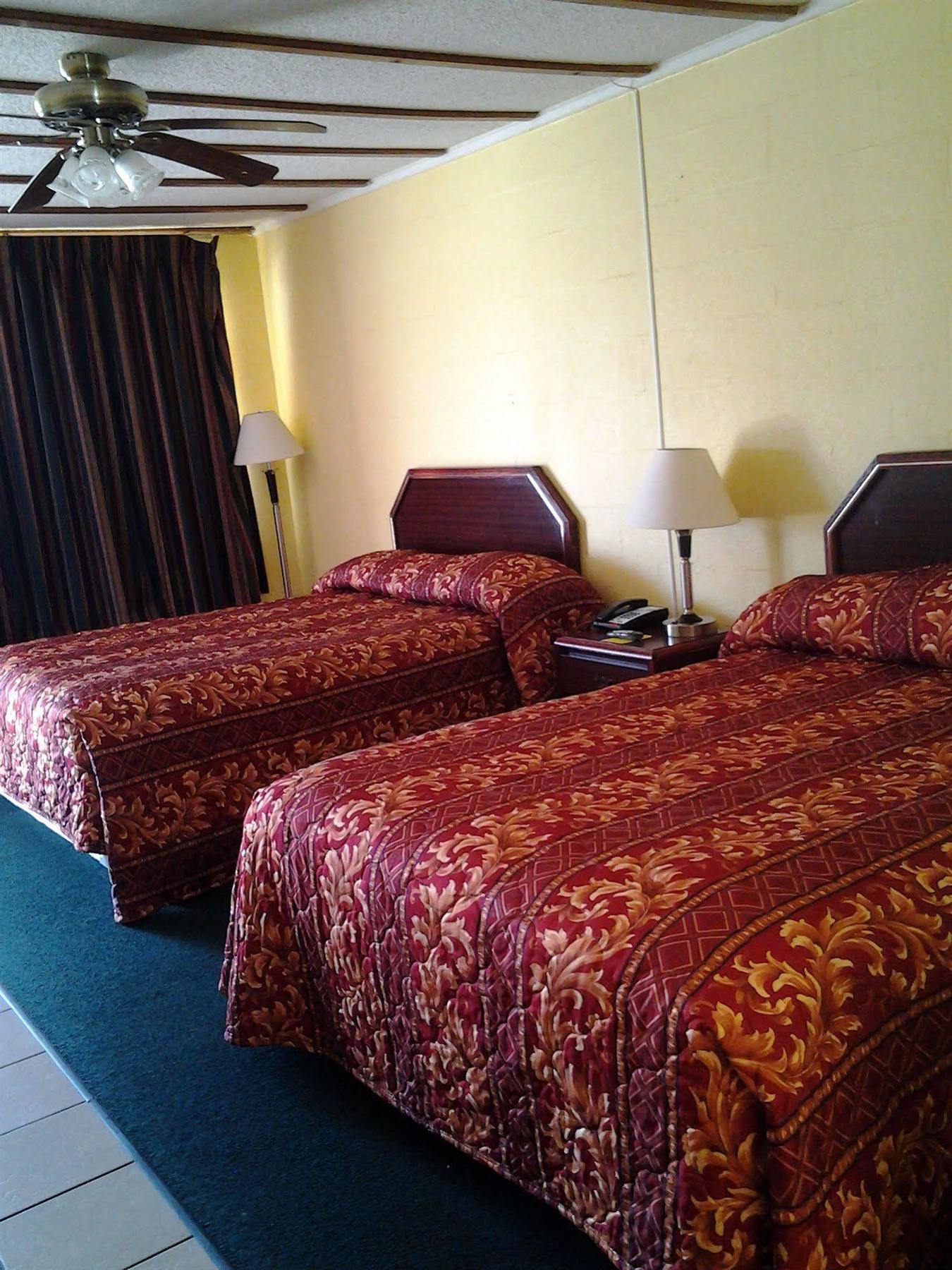Holiday Motel Hugo Extérieur photo